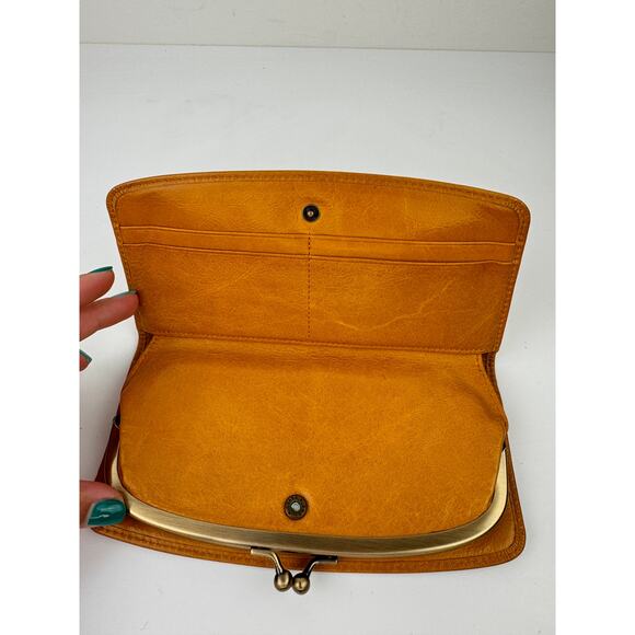 Hobo International Tan Camel Leather Snap Kiss Lock Checkbook Clutch Wallet - Picture 5 of 6